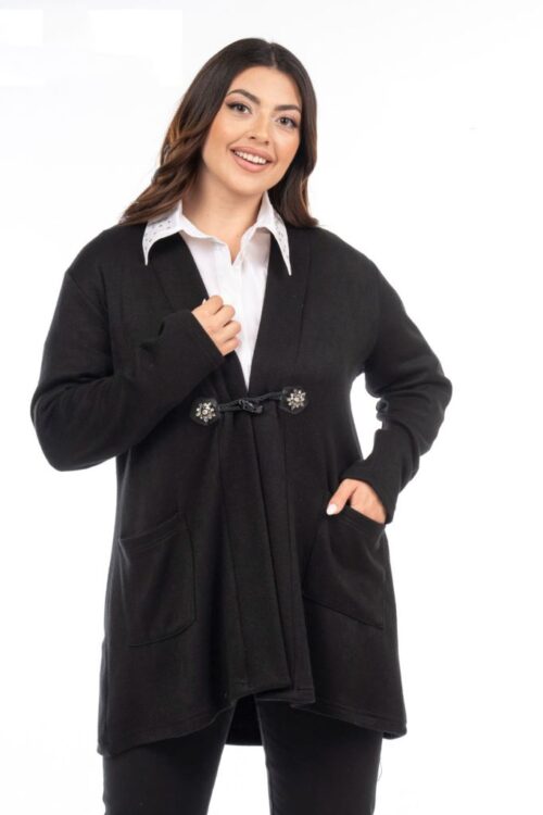 Μακρυά ζακέτα πλεκτή με τσέπες και κούμπωμα από χάντρες