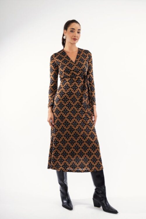 Μίντι φόρεμα πλεκτό κρουαζέ με γεωμετρικά σχήματα