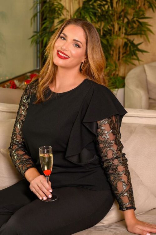 Μπλούζα ελαστική με διάφανο μανίκι και χρυσές λεπτομέρειες