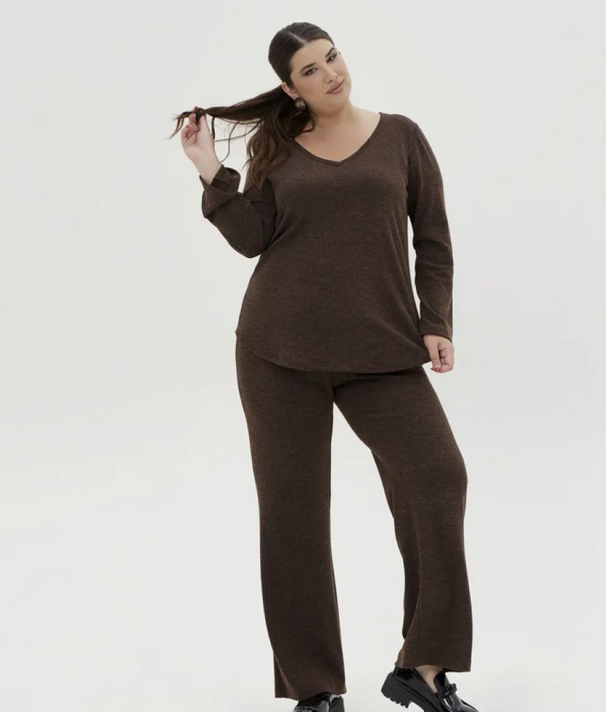 Σετ πλεκτό μπλούζα σε άλφα γραμμή και παντελόνι με ελαστική μέση Σετ πλεκτό μπλούζα σε άλφα γραμμή και παντελόνι με ελαστική μέση